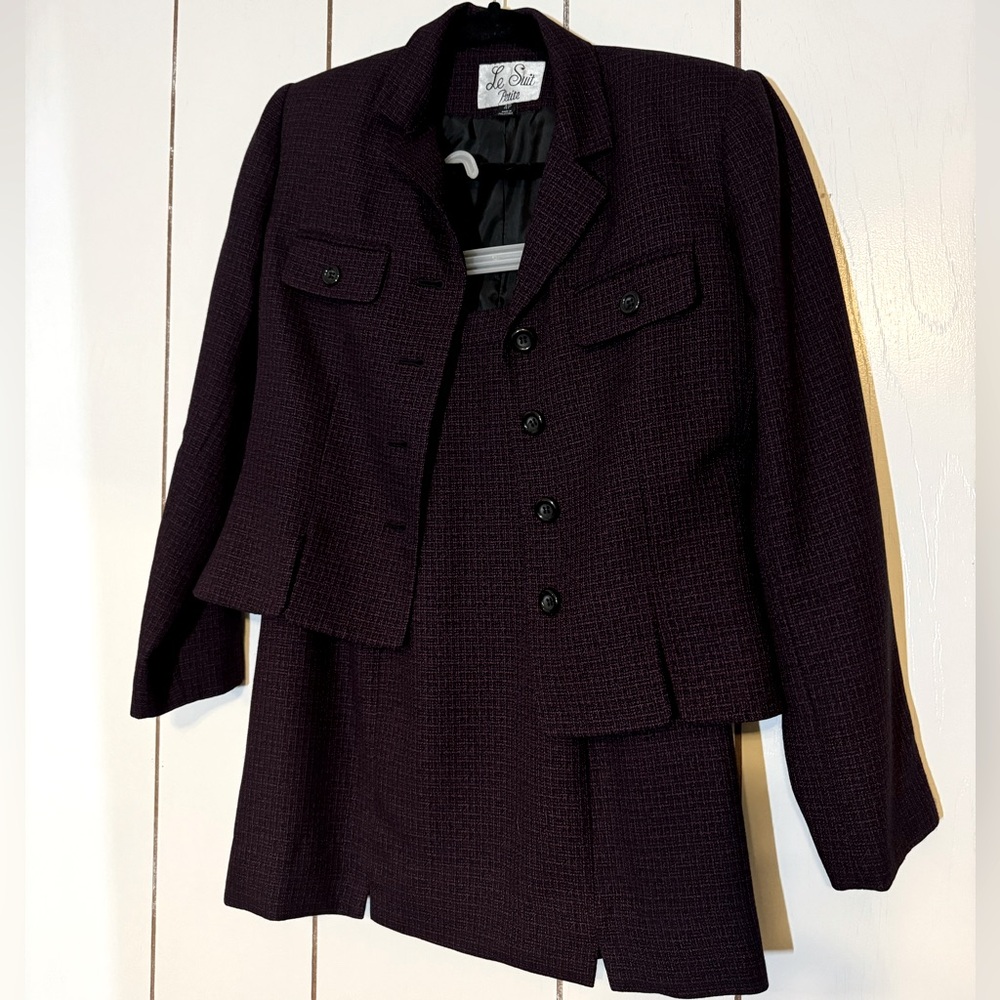 Le suit size 4 in burgundy.